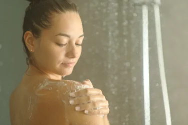 bathe regularly 