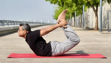 bow pose 