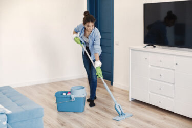 women cleaning floor
