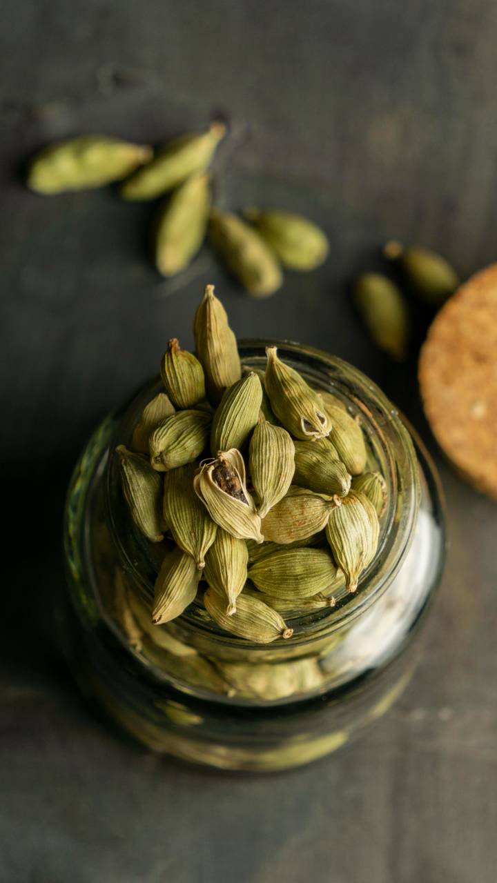 Amazing Health Benefits of Elaichi (Cardamom)